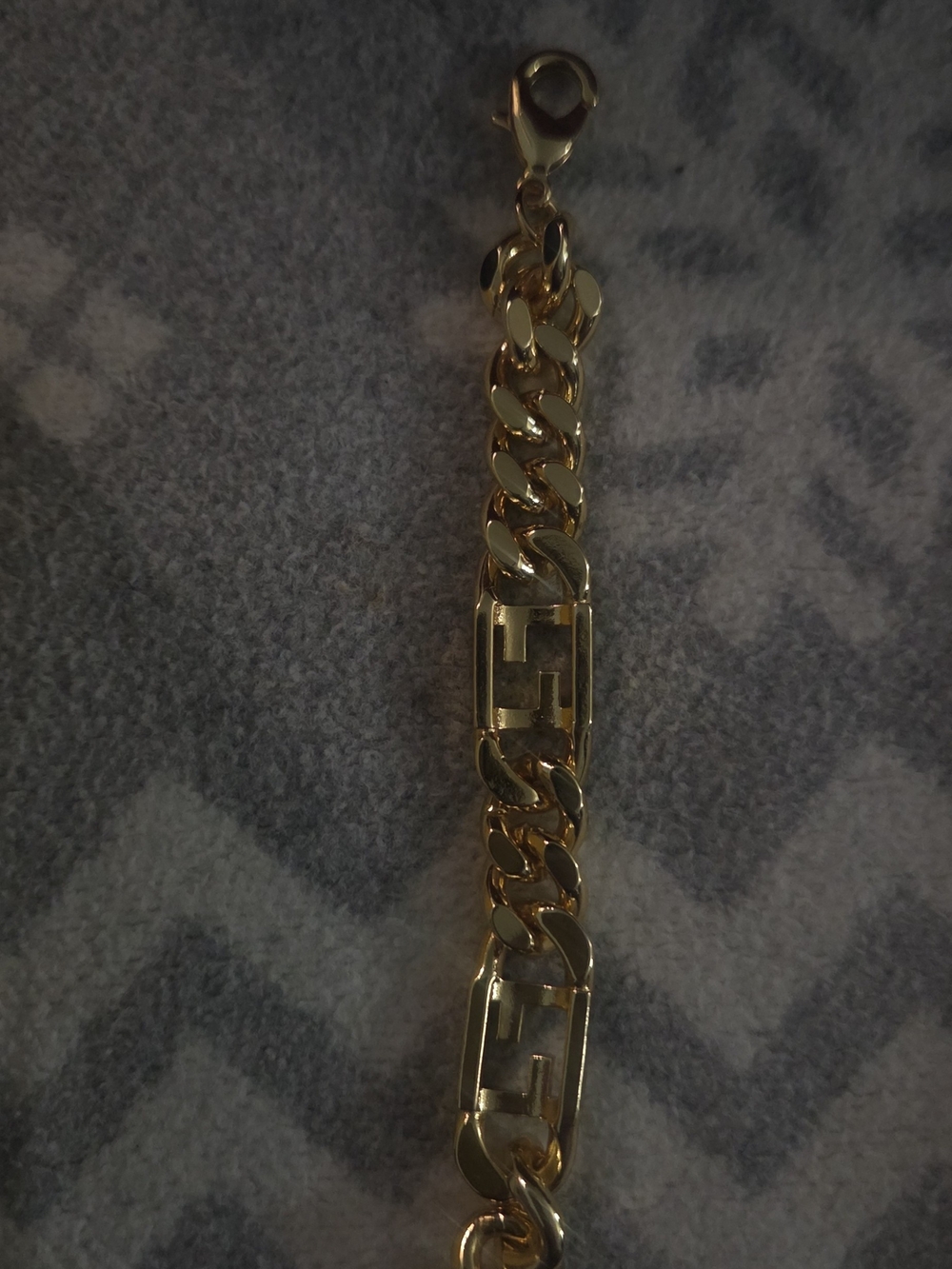 Fendi Roma Yellow Accessory Box - Picture 8 of 12